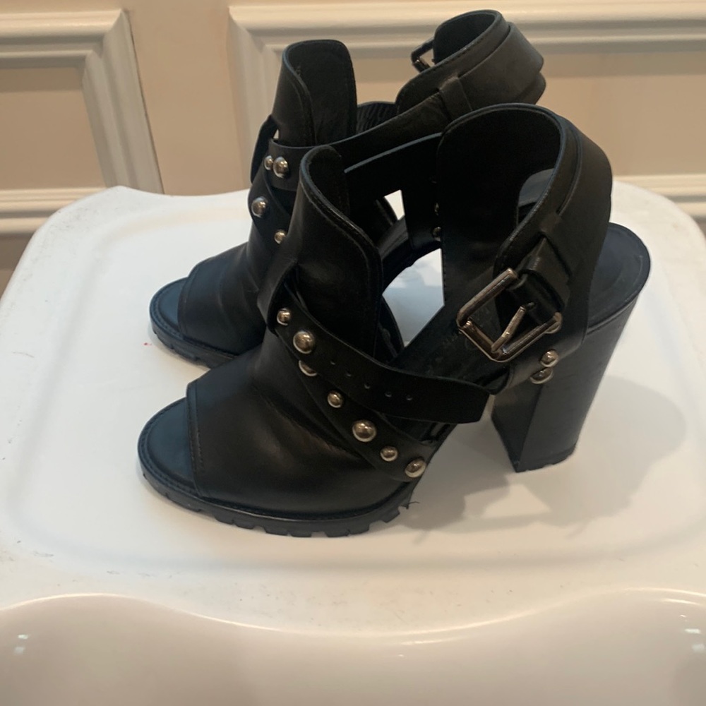 Women’s shoes